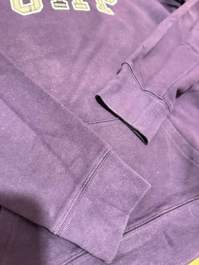 Sudadera morada GAP