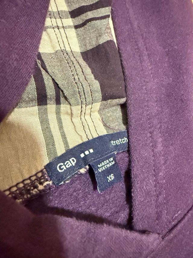Sudadera morada GAP