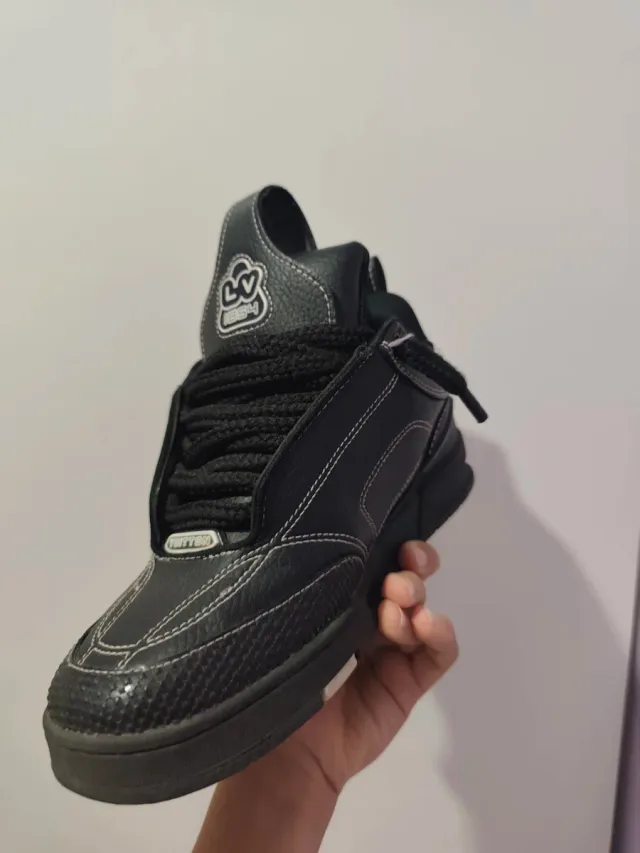 Louis Vuitton Skate Negras Talla 39