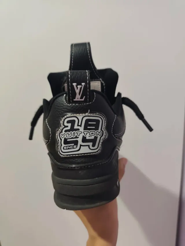 Louis Vuitton Skate Negras Talla 39