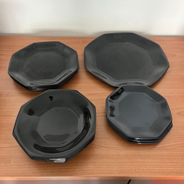 Set piatti ottagonali neri