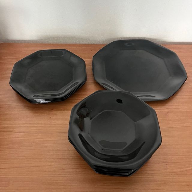 Set piatti ottagonali neri