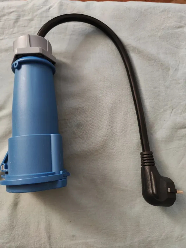 Adaptador Cetac a Schuko Azul