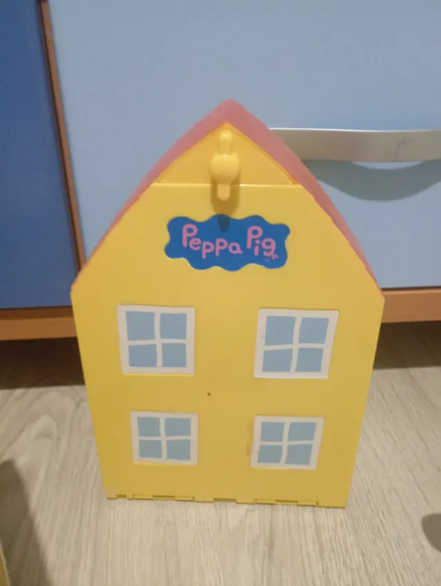 Casa y caravana Peppa Pig + 15 figuras