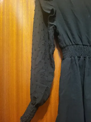 Vestido negro manga abullonada