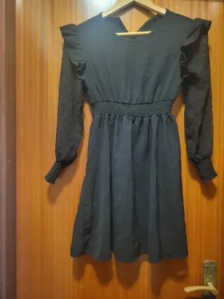Vestido negro manga abullonada