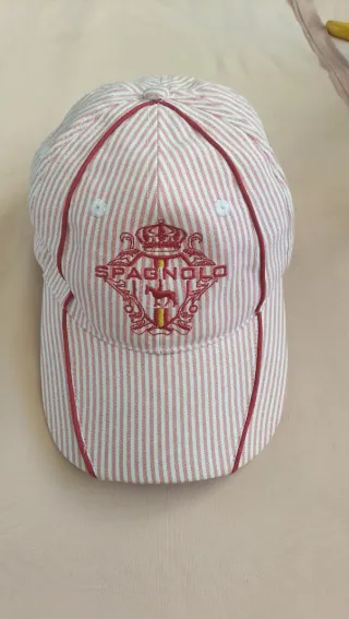 Gorra con rayas y bordado SPAGÑOLO