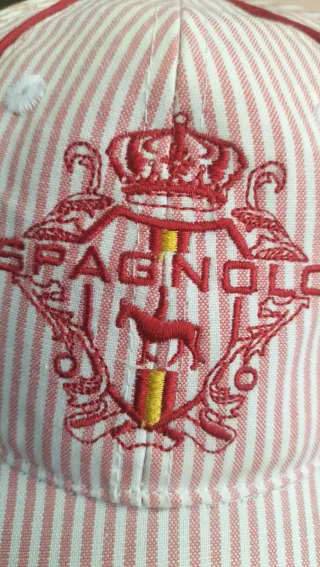 Gorra con rayas y bordado SPAGÑOLO