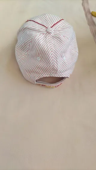 Gorra con rayas y bordado SPAGÑOLO