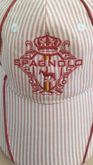 Gorra con rayas y bordado SPAGÑOLO