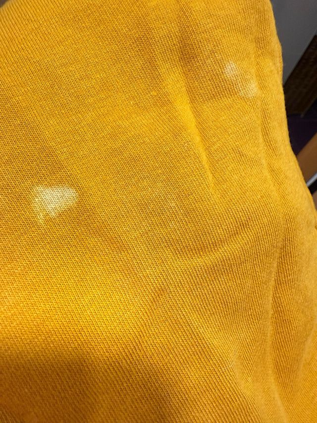 Sudadera Guess gruesa dorada