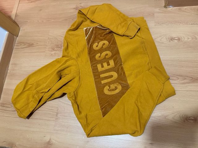 Sudadera Guess gruesa dorada