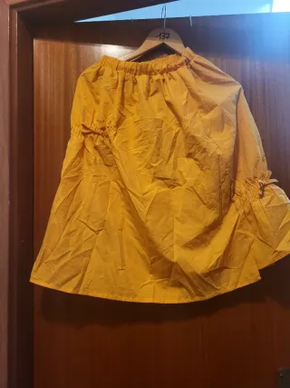 Ropa de mujer color mostaza