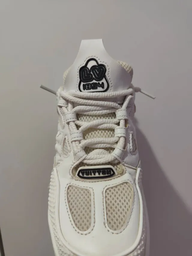 Zapatos Louis Vuitton Skate Talla 40 Blancos