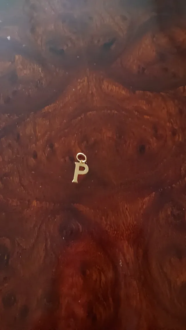 Colgante Letra P Oro  18kilates