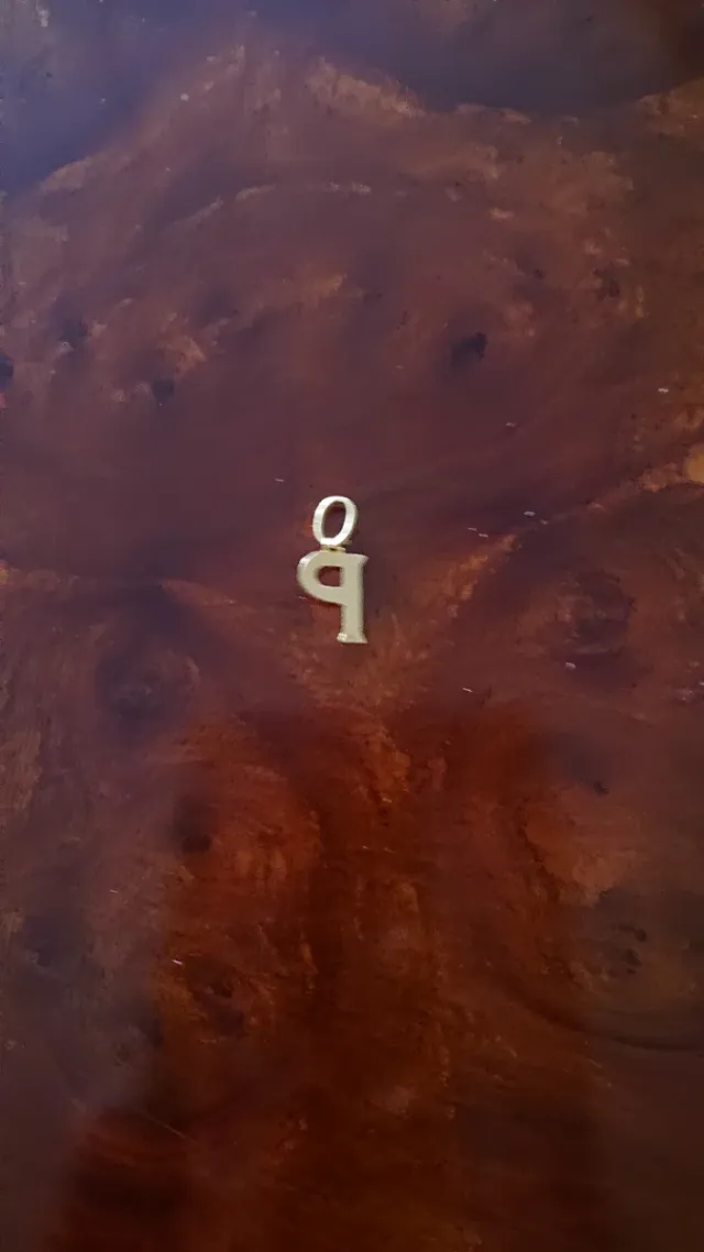 Colgante Letra P Oro  18kilates