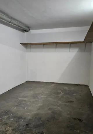 Garage cerrado para coche, bicicletas O trastero..