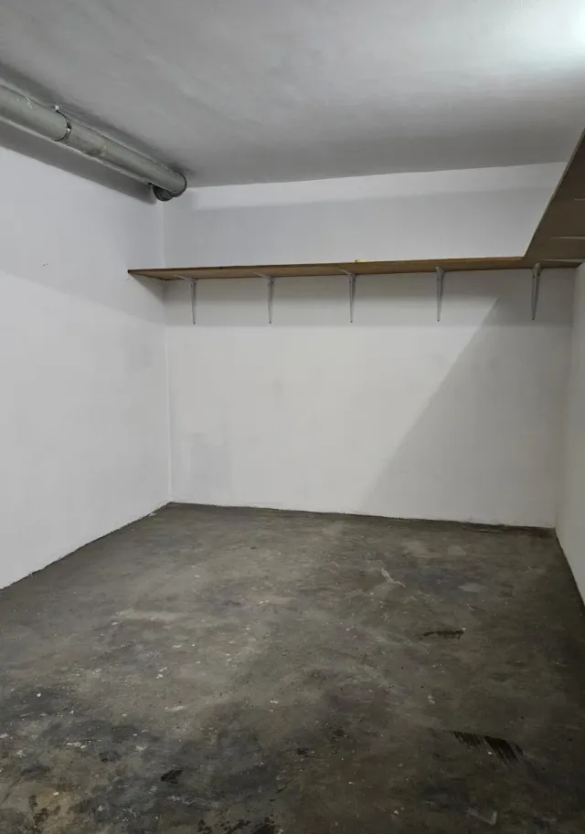 Garage cerrado para coche, bicicletas O trastero..