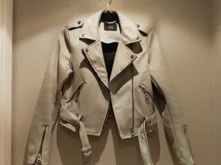 Cazadora Biker Gris Serraje Corta Bershka Talla S