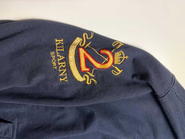 Chaqueta KILARNY bordada azul y roja