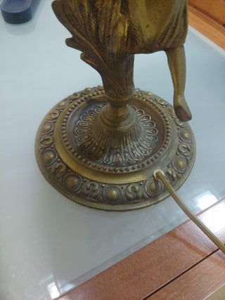 2 Lámparas de bronce con figuras