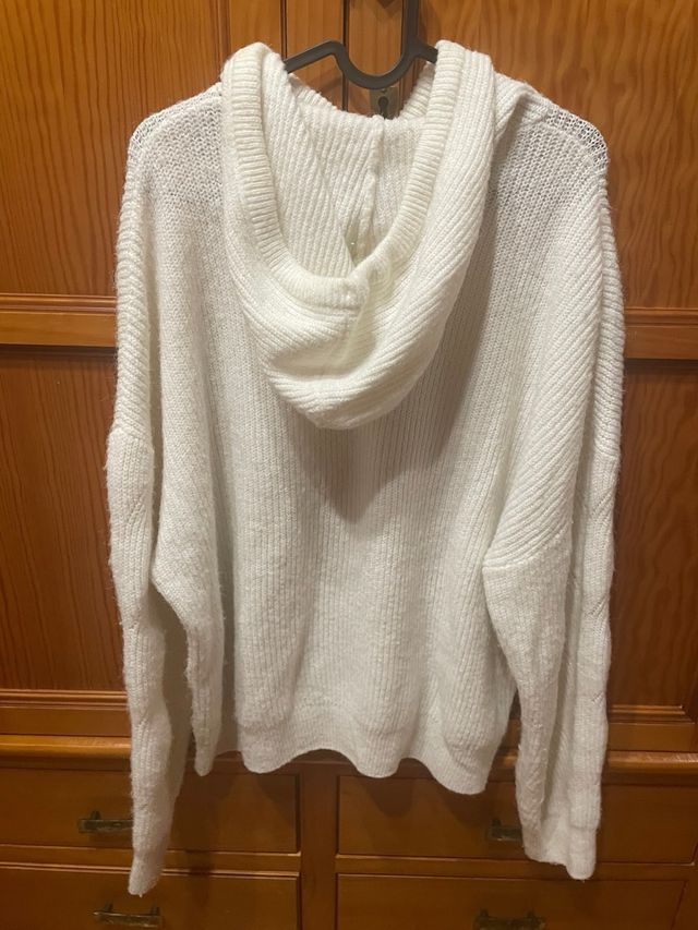 Jersey blanco con capucha
