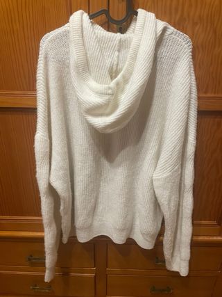 Jersey blanco con capucha