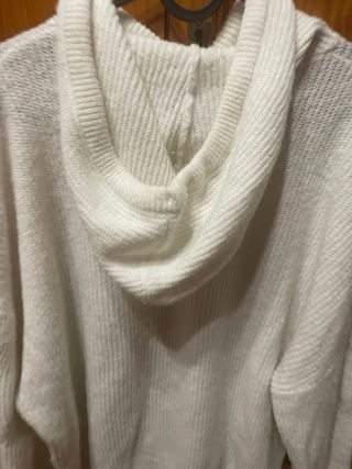 Jersey blanco con capucha