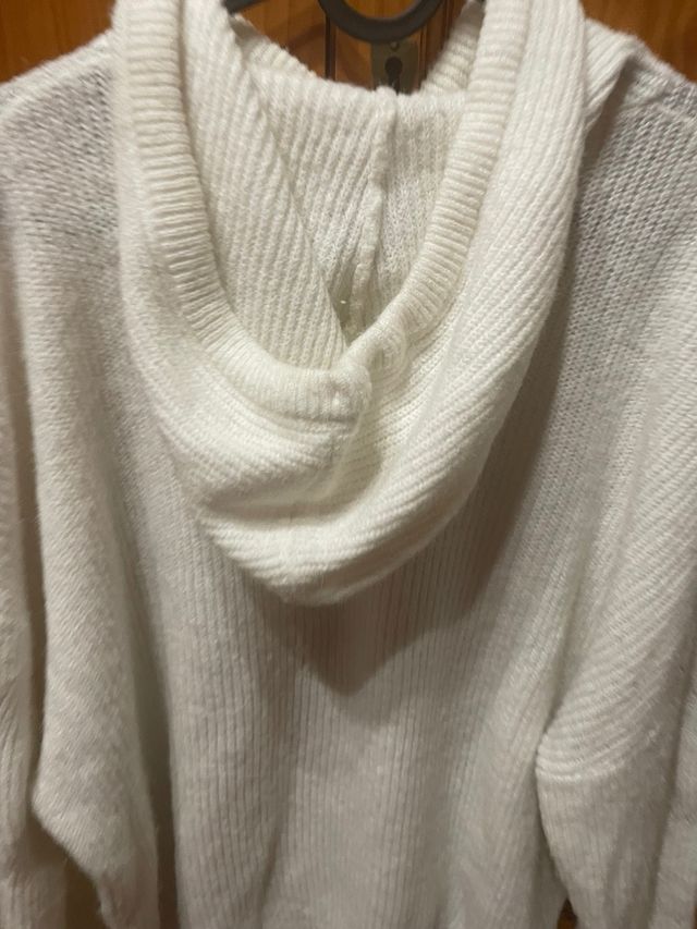 Jersey blanco con capucha