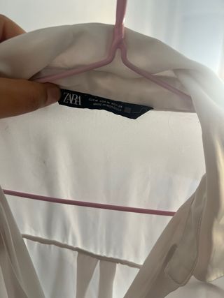 Blusa blanca elegante mujer