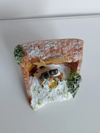 Presepe in miniatura fatto a mano