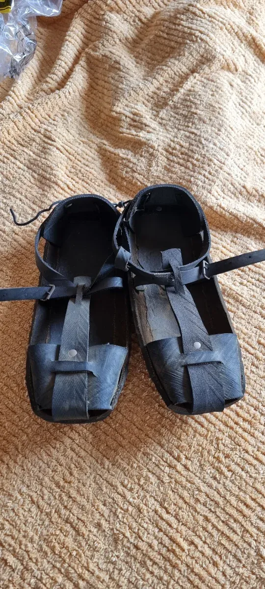 Abarcas antiguas de cuero