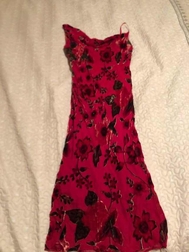 Vestido rojo floral terciopelo, talla 16