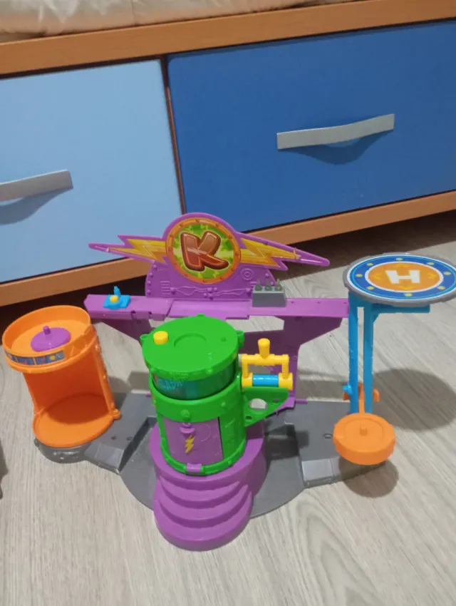 Superzings academia de policía y base de helicópte