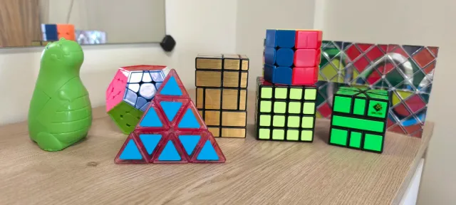 Lote de 8 Cubos de Rubik 