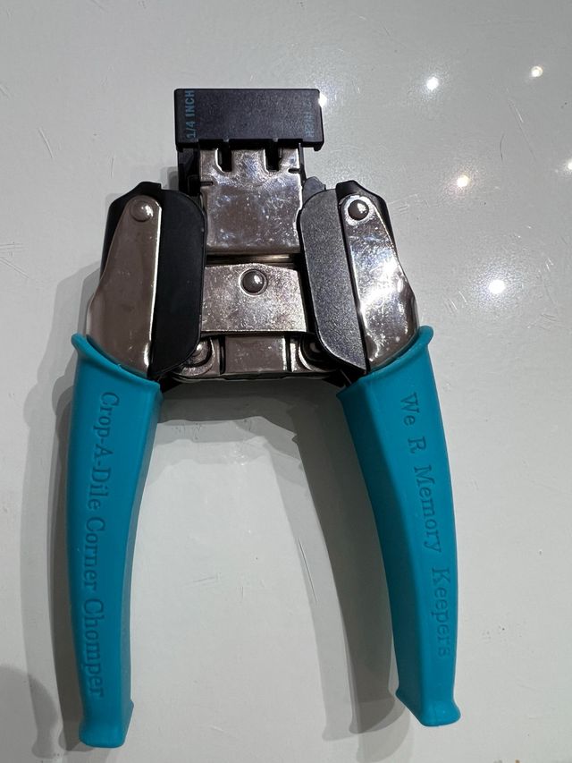 Crop-A-Dile Corner Chomper We R Memory Keepers