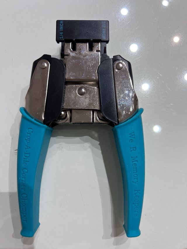 Crop-A-Dile Corner Chomper We R Memory Keepers