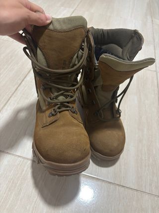 Botas de montaña Gore-Tex marrones