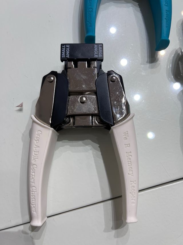 Crop-A-Dile Corner Chomper We R Memory Keepers