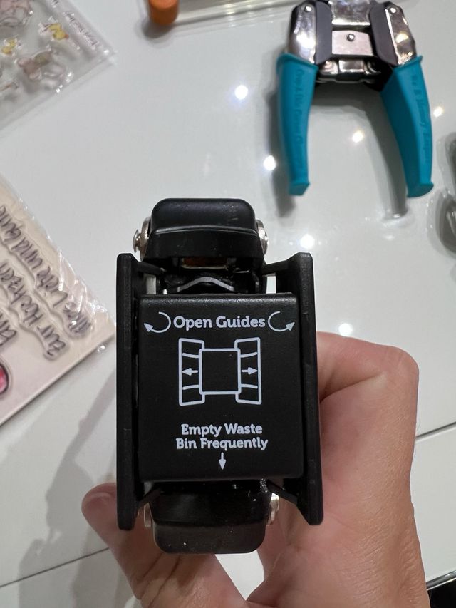 Crop-A-Dile Corner Chomper We R Memory Keepers