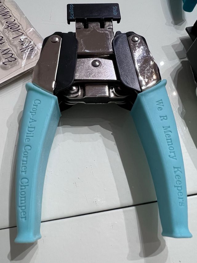 Crop-A-Dile Corner Chomper We R Memory Keepers