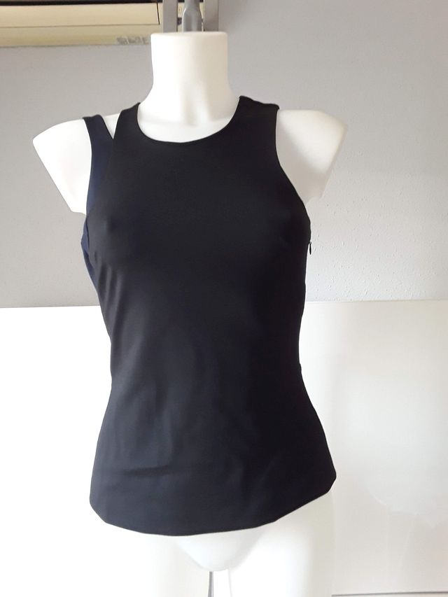 Top bicolor asimétrico. On You. Talla XS