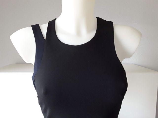 Top bicolor asimétrico. On You. Talla XS