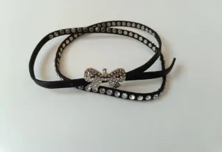 Cintura nera con strass