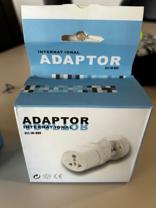 Adaptador de Enchufe Internacional Todo en Uno