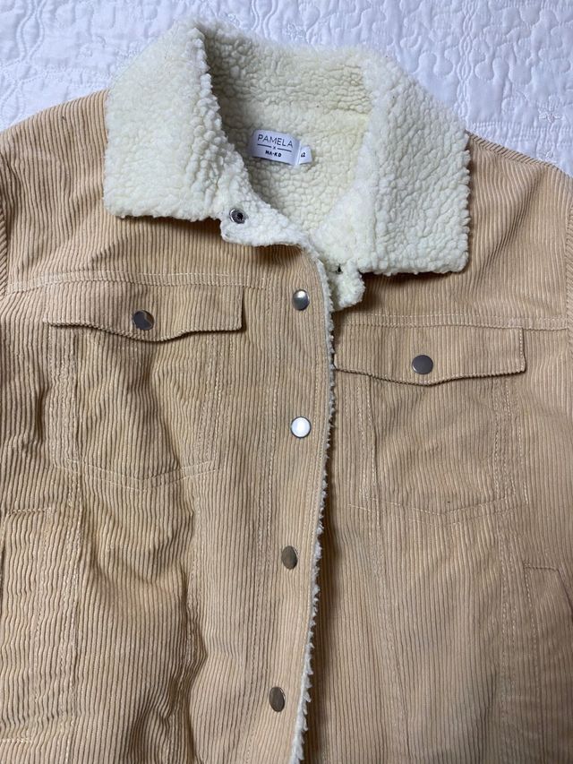 Chaqueta de pana beige con forro sherpa