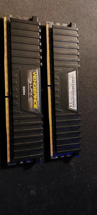 Memória RAM Corsair Vengeance LPX DDR4 16GB (2x8GB