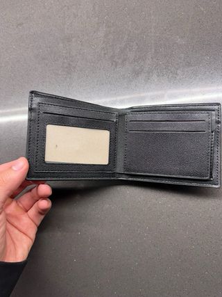 Cartera hombre gris con rayas