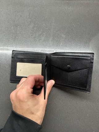 Cartera hombre gris con rayas