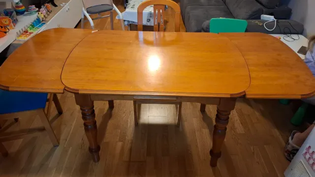 Mesa de comedor extensible con 4 sillas